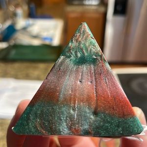 Epoxy resin pyramid